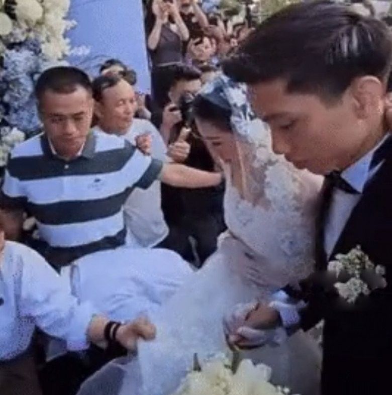Phản ứng từ Đoàn Văn Hậu